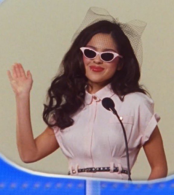 nicosguts's tweet photo. olivia rodrigo having multiple personas in this music video oh im so seated https://t.co/zVtRRIffmP