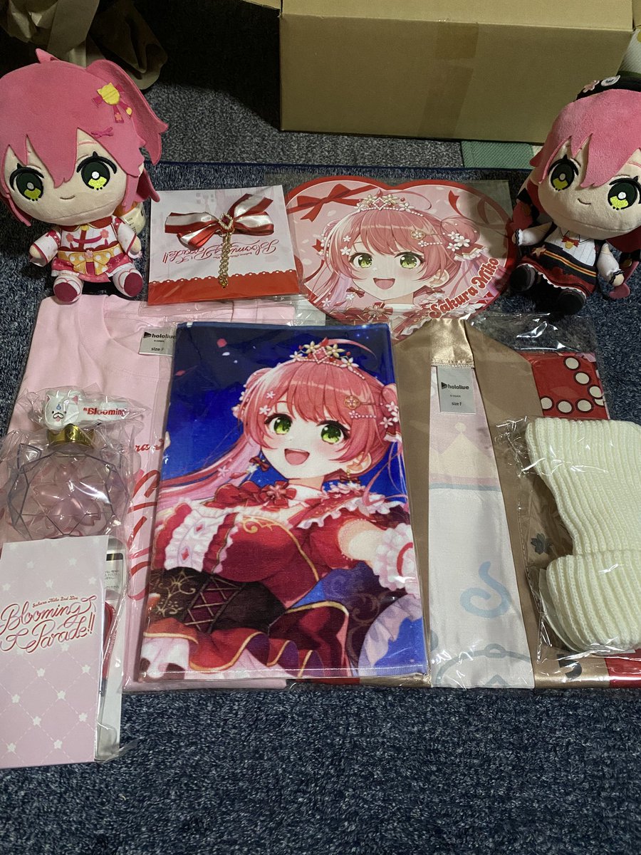 ktrs13_35's tweet photo. やっとこの田舎にもみこちのライブグッズ
とアルバムが届いたよ〜❗️🌸
こうしてグッズ届くといよいよライブなんだなって実感してくる！！
更にワクワクしてきたぞー❗️
アルバム沢山聴いてコール覚えるね！✨

完全生産限定盤開けるの躊躇するw

#みこち届いたぞ
#咲き乱れみこち https://t.co/9aGMDfyr4N