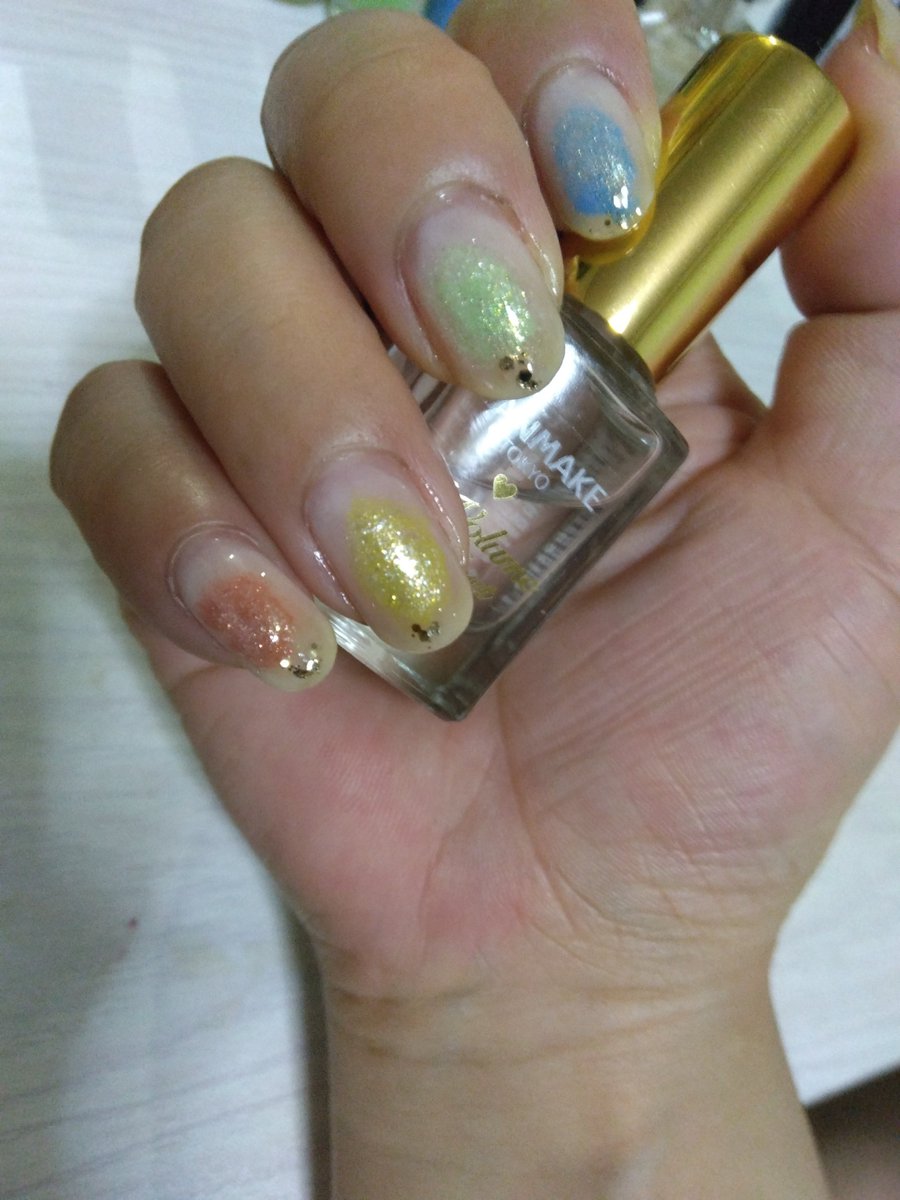 Pero3355's tweet photo. #ペロのネイル日記
#LIPS
#ネイル
#キャンメイク
#ちふれ
#ネイルホリック
#チークネイル
色んなカラーを指1本ずつ塗ってカラフルなきらきらチークネイル！ https://t.co/AzEfsTZ3Vk