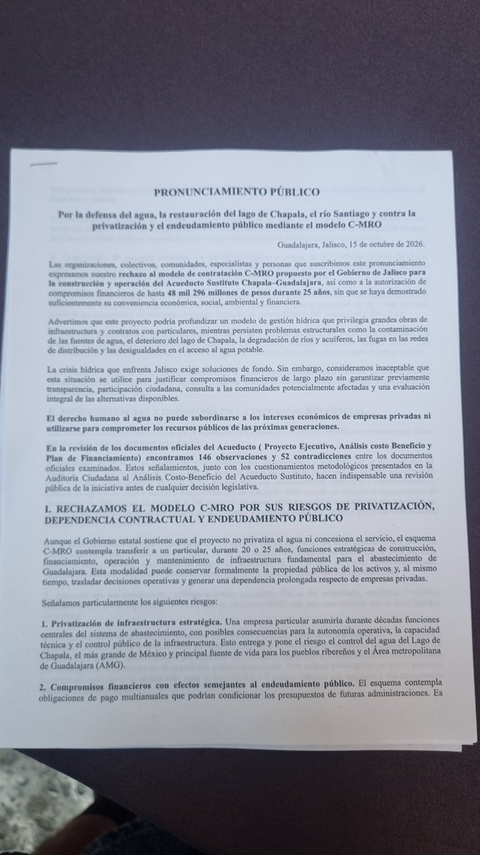 andres_dlap's tweet photo. A pesar de la represión, la agenda por el agua sigue.

Piden no aprobar el financiamiento CMRO, publicar y someter a consulta y discusión los proyectos hídricós, y no utilizar a Chapala como una moneda de cambio para expandir el AMG. https://t.co/Qurscf5Giy