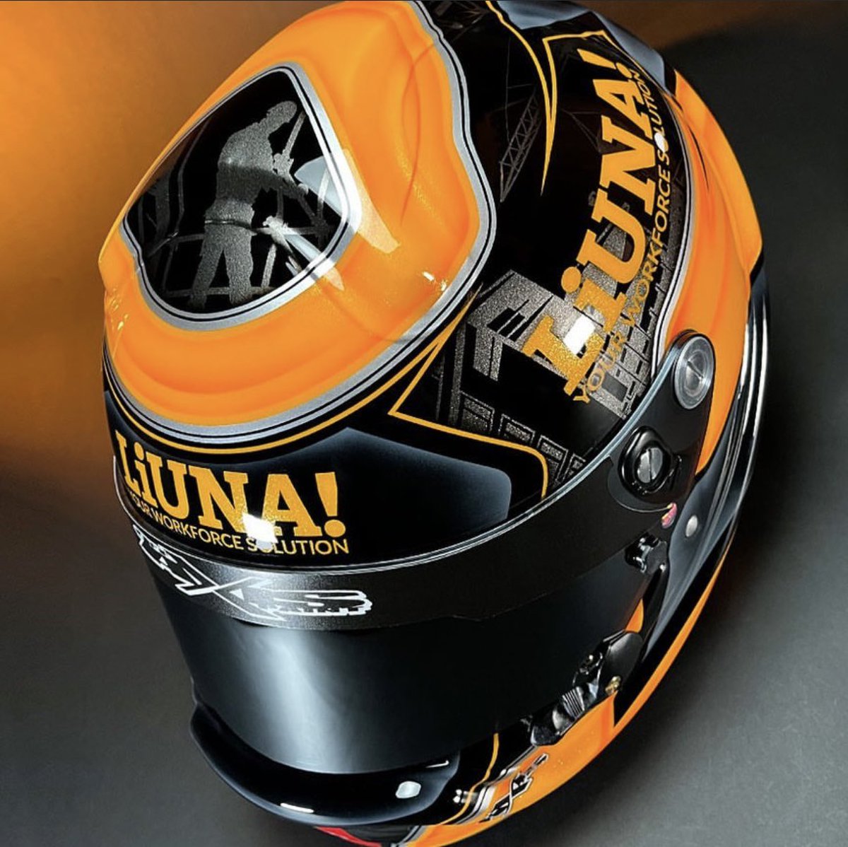 OffAxisPaint's tweet photo. 2023 is calling for Tyler Ankrum! 
🏎️  @tylerankrum58 
👨🏻‍🎨 @mwsauers 
🪖 @araiamericas 
#nascar #workplace #teamoffaxis #offaxispaint #liuna https://t.co/5NLGEjrJDM
