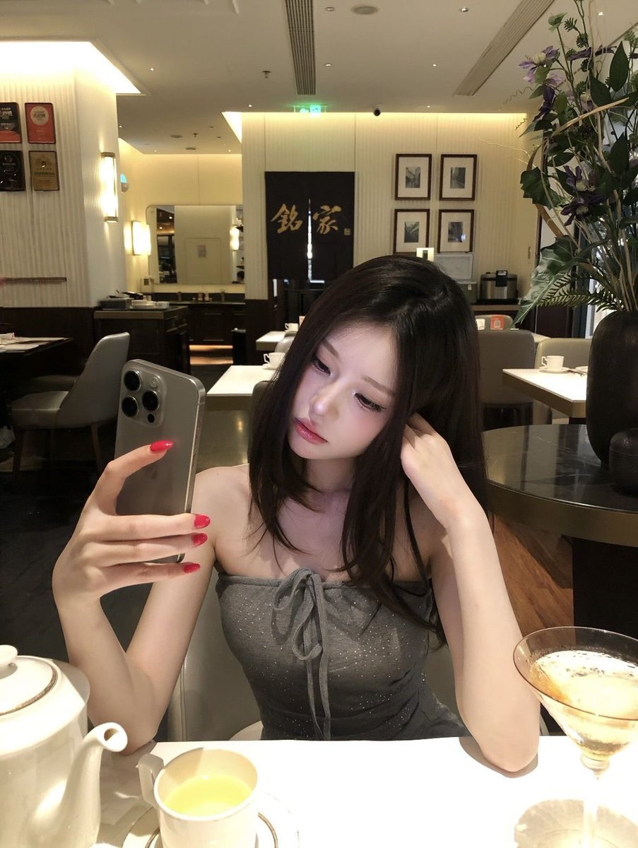 OneidaSeabbi's tweet photo. 📖✏️ มาลองโจทย์เรขาคณิิอตกัน!
โจทย์: วงกลมมีรัศมี 7 ซม. ถ้าใช้ π = 22/7 จะมีพื้นที่เท่าไหร่?
พื้นที่ = πr² → 22/7 × 7 × 7 = 154
เฉลย: 154 ตารางเซนติเมตร ⭐📚

ทักได้เลยค่า ��🆔 peff2551.

#รับงานร้อยเอ็ด เมืองร้อยเอ็ด สุวรรณภูมิ โพนทอง เกษตรวิสัย https://t.co/wyDFBDQzoL