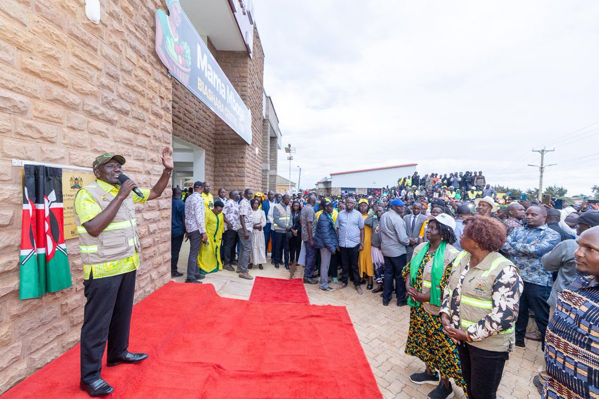 WilliamsRuto's tweet photo. The days of trading in poor and deplorable conditions are coming to an end in Iten and across Kenya as we build more than 600 modern markets. https://t.co/jzFaVP4o5t