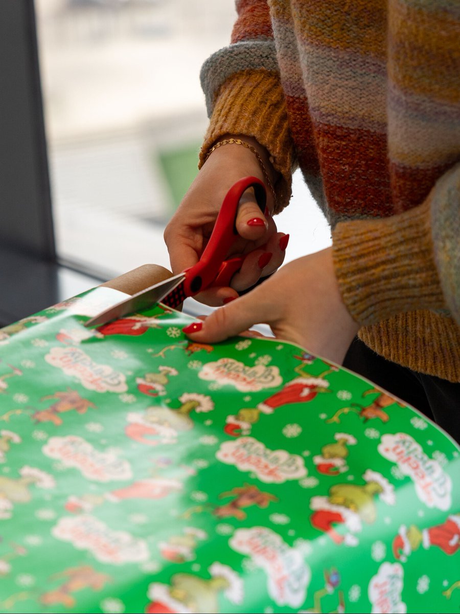 UIchildrens's tweet photo. It’s never too early to start thinking about the holidays! We’re so grateful for the generosity that supports our patients and families all year long. If you’d like to give this season, please plan ahead — holiday donations must be delivered by Dec. 16. Find holiday hours and guidelines here: https://t.co/ZQBLyRr1fW