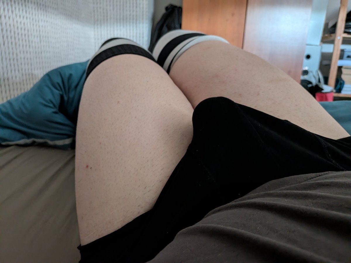 Yuwukuwu's tweet photo. Who wants those thighs hehe :3 https://t.co/opBW2afLau