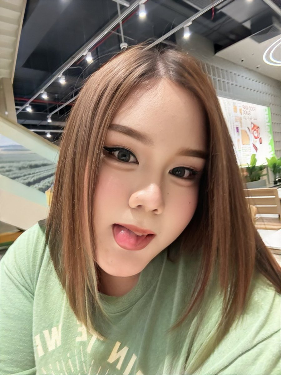 jdeontrey's tweet photo. #riyadh #saudi 
#ladyboy 

🫧✨🦢 https://t.co/XMTYnyS0Sy