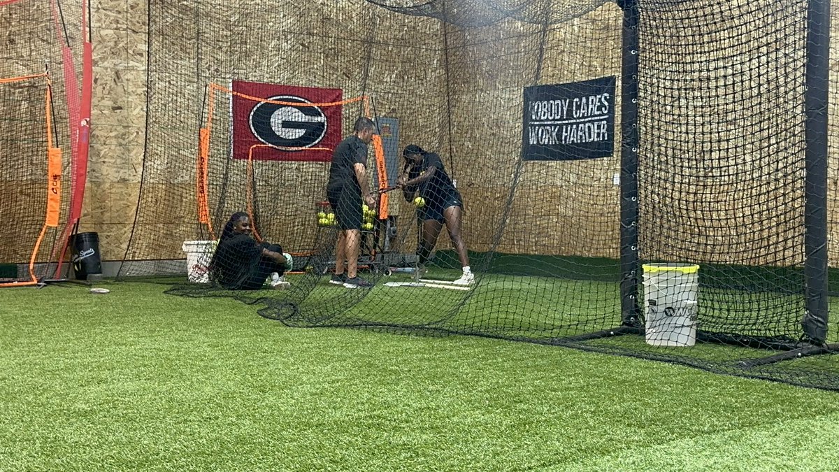 BrooklynS_2029's tweet photo. Tiny tune up before tourney time this weekend! Working on the little things that will make a big impact 💥 

@LineDsoftball
@ExtraInningSB
@SoftbalAmerica
@SBRRetweets
@uncommittedstuds
@PrepSoftball
@ncsasoftball
@tagupSoftball https://t.co/pQi7VpPdW8