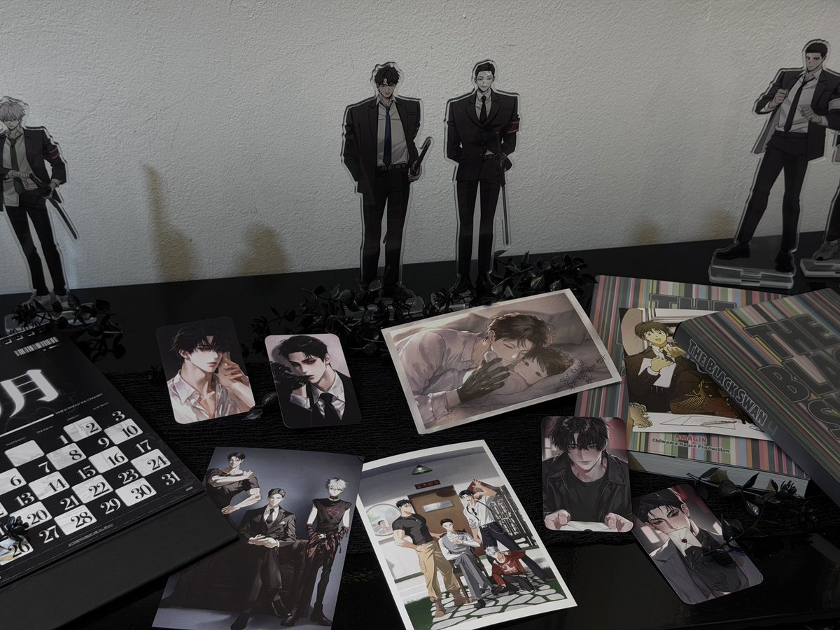 poppiii_0's tweet photo. 🖤

#LHM_SWEET_HOME
#BLACK_SWAN_EXHIBITION 
#위대한_신_이화를_찬양하라 https://t.co/sSuSPhDk1C