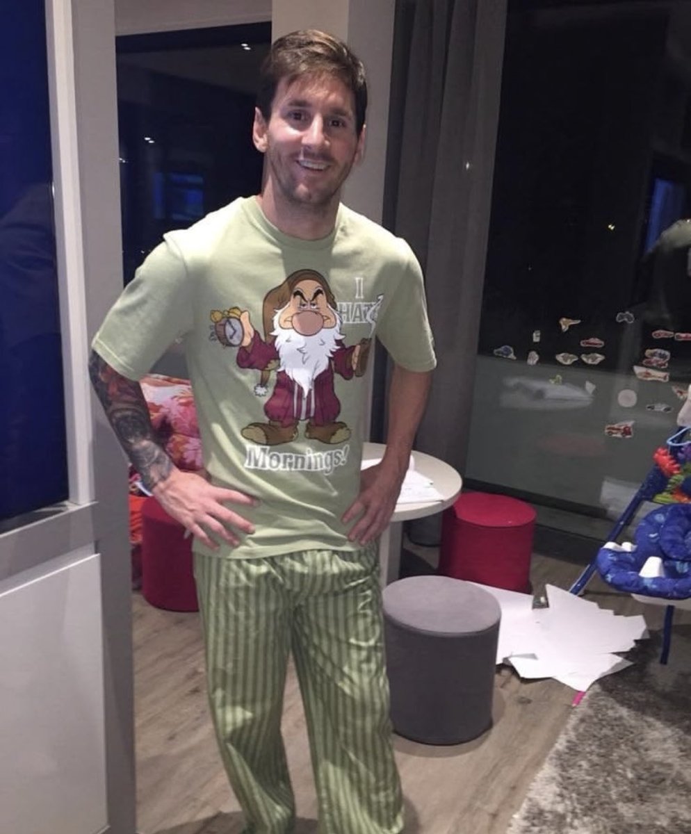 fcbmessiaddict's tweet photo. I miss the days when Messi would randomly post pictures like this. 😭❤️ https://t.co/1W3VmszbYW