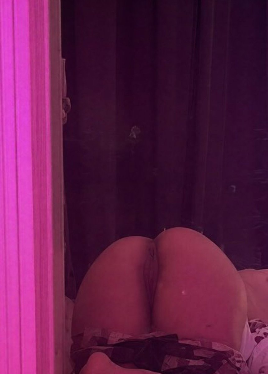 Alex_ghhy's tweet photo. This whore deserves to be stroked too and exposed.. shes not someone's ex.. she's goonbait 🥴🥴#cuck #irl #exposed #ex #submission https://t.co/wSClwIqMiu