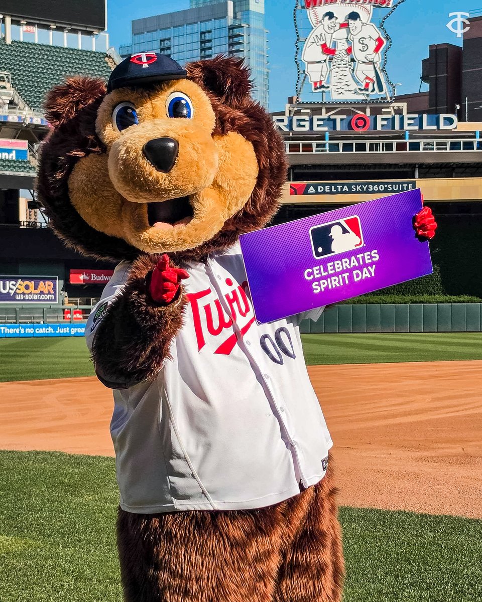 Twins's tweet photo. On #SpiritDay, we join @MLB and clubs across the league to speak up and show support for LGBTQ+ youth and stand against bullying! 💜

Learn more about Spirt Day: https://t.co/lxKIrdWPTi https://t.co/MxOu46FO0z