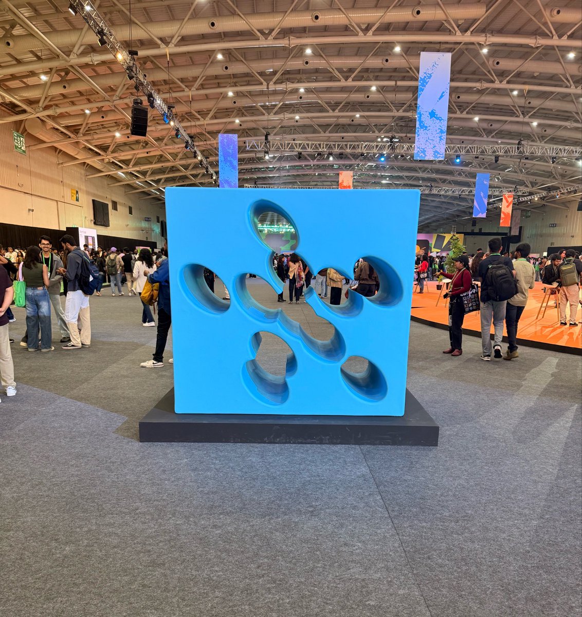 saaneldesign's tweet photo. Hello @zoink https://t.co/yzHBk5CqFx