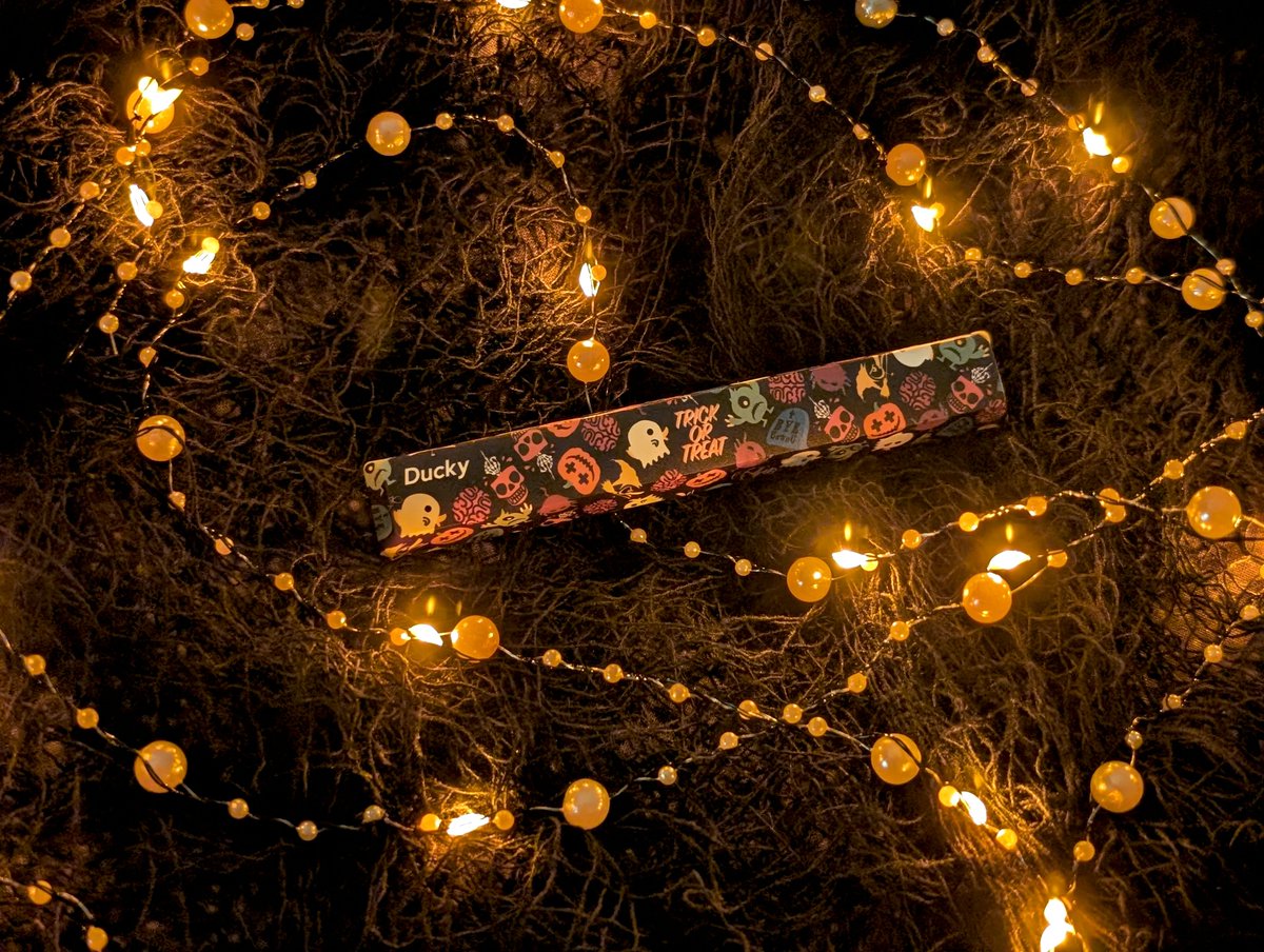 MKeyboards's tweet photo. 👻New Giveaway!🎃

We're giving away 5 @duckyglobal Halloween spacebars. 

RT and reply with your favorite Halloween candy to enter.🐈‍⬛
