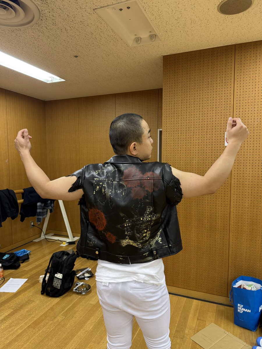 rindaCalla's tweet photo. 今年も単独ギャラクシー無事終わりました🌏
今回は市原邪道やらせて頂きました🐦‍🔥
革ジャンでウケ量が増しました🐦‍🔥

最高メンバーでした✌️

いっぱい話したい事あるんですが
一旦高橋が攻めてました

きてくださった方差し入れた方ありがとございました🙇

#単独ギャラクシー
#サンシャイン池崎 https://t.co/Y02fX3hf11