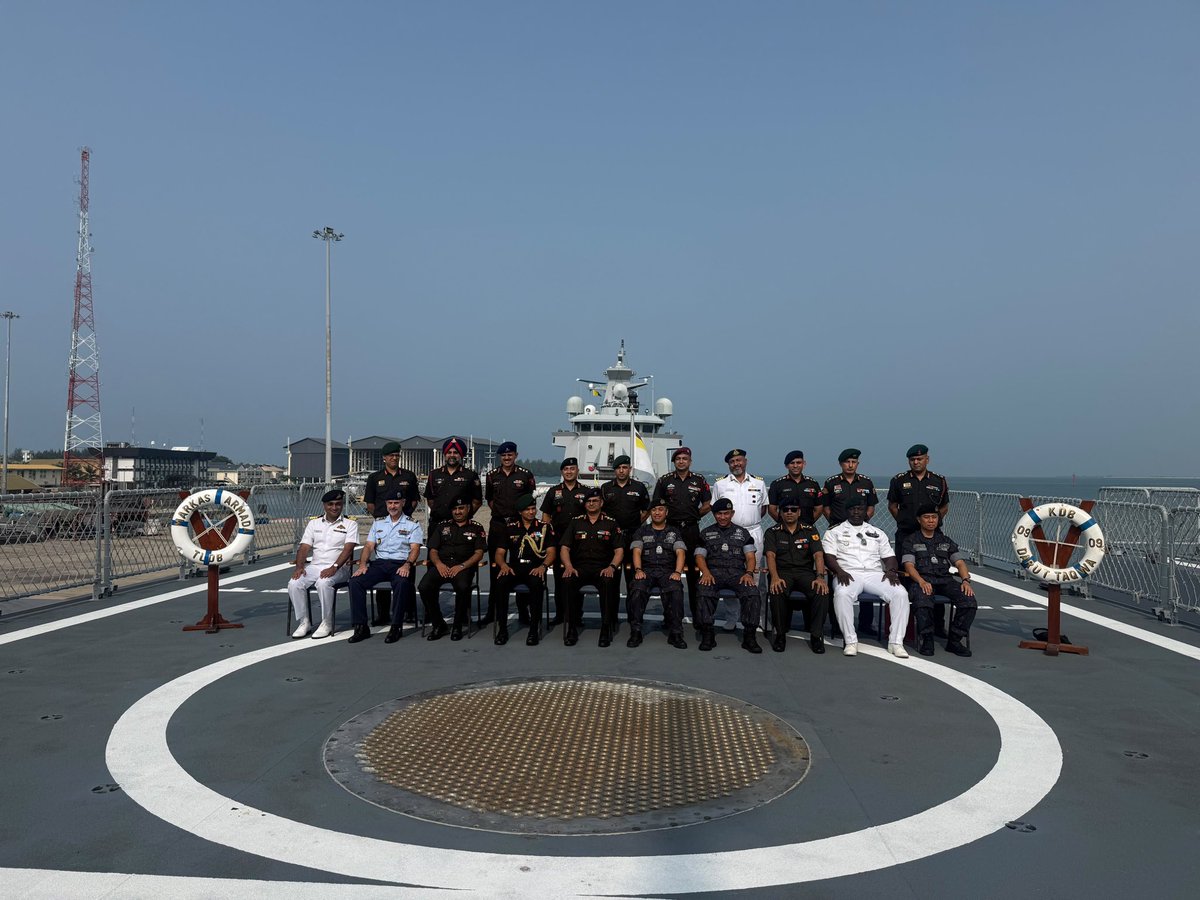 HQ_IDS_India's tweet photo. As part of the International Strategic Management Tour #ISMT, a delegation from #CDM_IDS visited #Brunei Darussalam. 

The delegation visited the Prime Minister's Office and gained valuable insights on Brunei's Vision 2035, (#Wawasan2035), issues of energy security and  maritime coordination.

The delegation also visited military establishments including Defence Academy, #Muara Naval Base and engaged with the Commander, Royal Brunei Navy in the presence of Hon'ble High Commissioner of India to Brunei.

With visits to key ministries and  departments, the delegation gained rich perspectives on regional security and the interactions provided comprehensive understanding of areas of mutual interests including #DefenceCooperation.
🇮🇳 🤝 🇧🇳 

@DefenceMinIndia 
@SethSanjayMP 
@MEAIndia 
@HCIBrunei 
@SpokespersonMoD