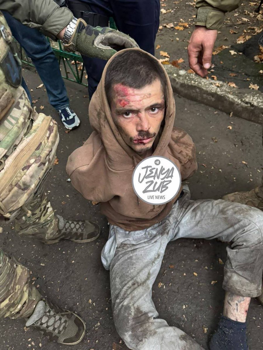 Jack3934g's tweet photo. The video allegedly shows a Russian serviceman who crossed the front line and killed five people who served in the Ukrainian army, he was found and interrogated right on the street, he was beaten https://t.co/HZh23kjstT