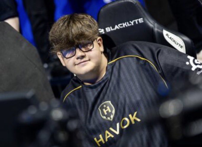 spikeaimn's tweet photo. @ZetFarYT y a pas moyen;tu m aide pour que pixx me follow🙏🐐🇵🇱 https://t.co/uyfS7nrW7D