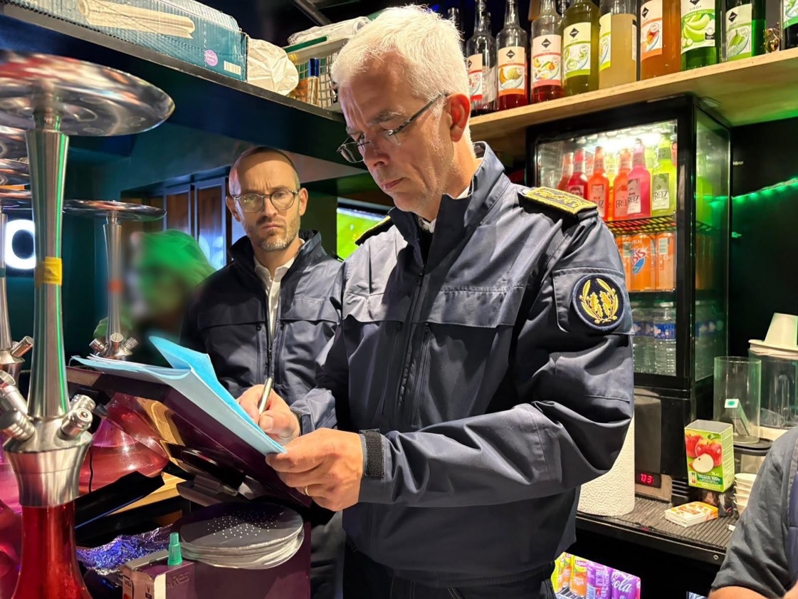 CerfiaFR's tweet photo. 🇫🇷🚬 La préfecture du Val d’Oise a engagé une procédure de FERMETURE administrative pour 2 bars à chicha à Sannois (95), pendant le match Manchester City-PSG :

➡️ Opso
❌ Saisie de 2,4 kg de tabac à chicha de contrebande, en récidive 
❌ Emploi d’un salarié non déclaré et en situation irrégulière 
❌ Non-respect de la réglementation ERP
❌ Absence de fumoir
❌ Défaut de licence 
❌ Absence de déclaration du système de vidéosurveillance
👉 Engagement d’une procédure de fermeture administrative
👉 Amende douanière
👉 Redressement des cotisations sociales
👉 Saisie du tabac de contrebande

➡️ Boss 
❌ Absence de fumoir conforme en récidive 
👉 Engagement d’une procédure de fermeture administrative