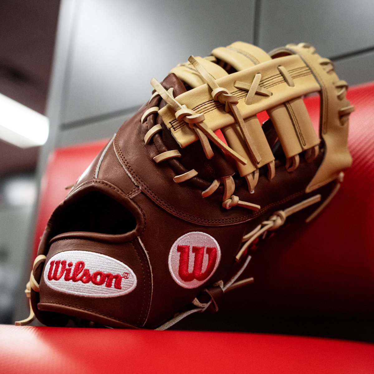 RutgersBaseball's tweet photo. Nothing but the best for Rutgers 😮‍💨

@wilsonballglove https://t.co/LS7YzmeFMj