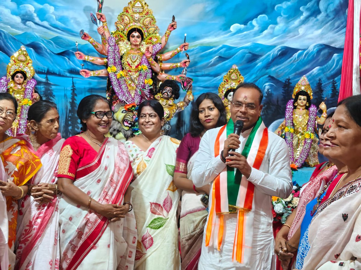 bjp_sau's tweet photo. ঝাড়গ্রামের ২ নম্বর ওয়ার্ডে তিন একতা পুজোর শুভ উদ্বোধন। পুজোর আনন্দ, উৎসবের আবহ ও সকলের মিলনমেলায় মুখরিত হয়ে উঠুক চারপাশ। 🙏🌺 https://t.co/Bwvg11cKTn