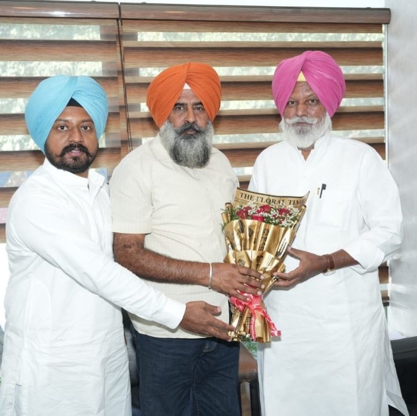 PargatSOfficial's tweet photo. Met with leaders and office-bearers of various wings of the Punjab Congress at Punjab Congress Bhawan, Chandigarh, today to discuss party activities and organisational matters. #Punjab #Congress https://t.co/kvDZJTqrpA