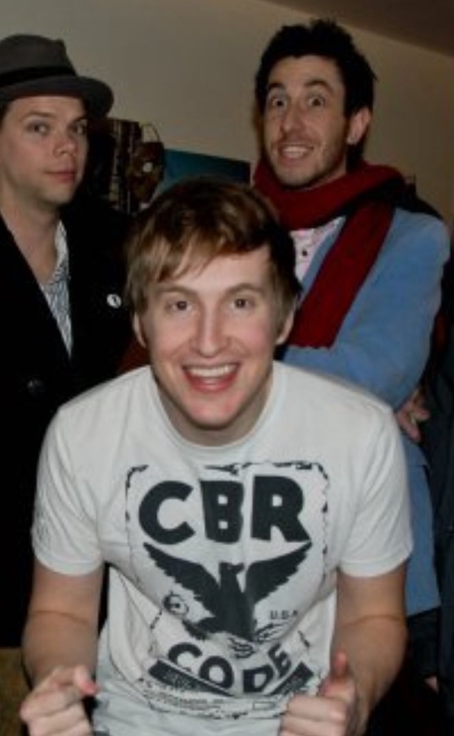 thatsbuzzingme's tweet photo. starting a collection of pictures where Matt almost has a jawline https://t.co/SZaMf3StDn