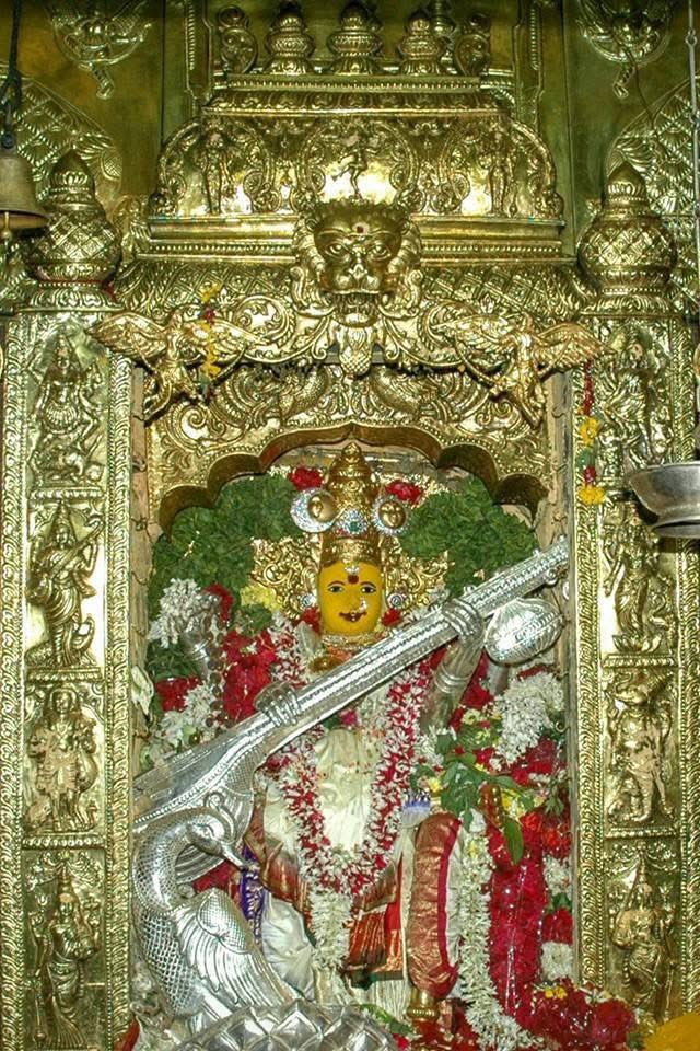 sgkrishnareddy's tweet photo. Day 6 

శ్రీ సరస్వతి దేవి అలంకారంలో అమ్మవారు🙏🙏 https://t.co/HKIJqDw22v