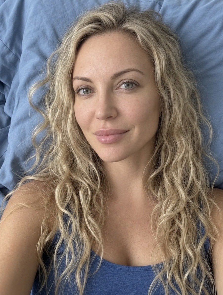 NadelParis's tweet photo. So, people who already have more active brown fat tend to be healthier? Younger too? 
I just looked under my armpits and I don’t see any brown fat! —no fat, actually. Thank God! 
Am I doing all that work out and eating right and I’m still gonna get old, Professor? 

I hope y’all longevity scientists got me. 
Or if not yet, I guess SAI will have to find another way to keep me young! 
Still available for clinical trials. 

Grok: make me look 20: 
Before:                              After: