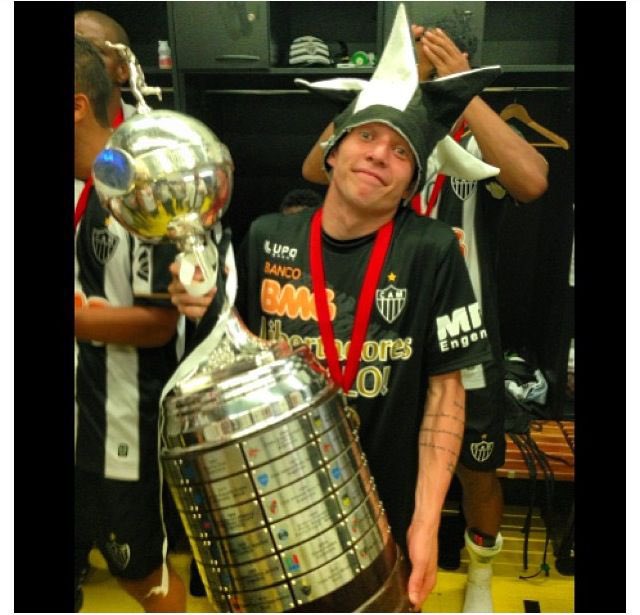 Saldsoficial's tweet photo. @Vallejista47 Esse é o BERNARD! https://t.co/Gx9YhfI9Op