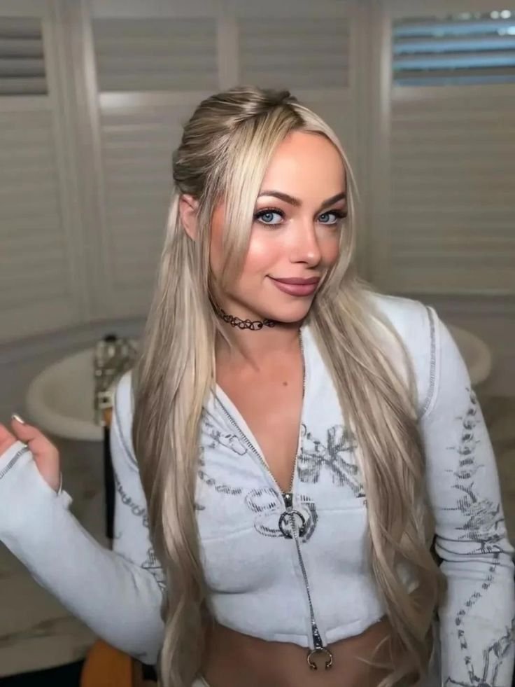 LivMorganEra's tweet photo. Just say hi 👋 if you still love me ❤️ https://t.co/vkI4LEstL0