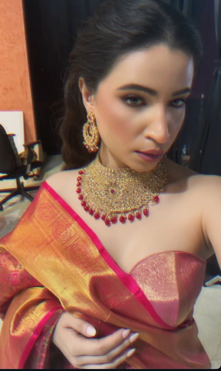Stephkxct's tweet photo. Uffff who the fuck is she 🔥♥️ https://t.co/dfTLr4H6AY