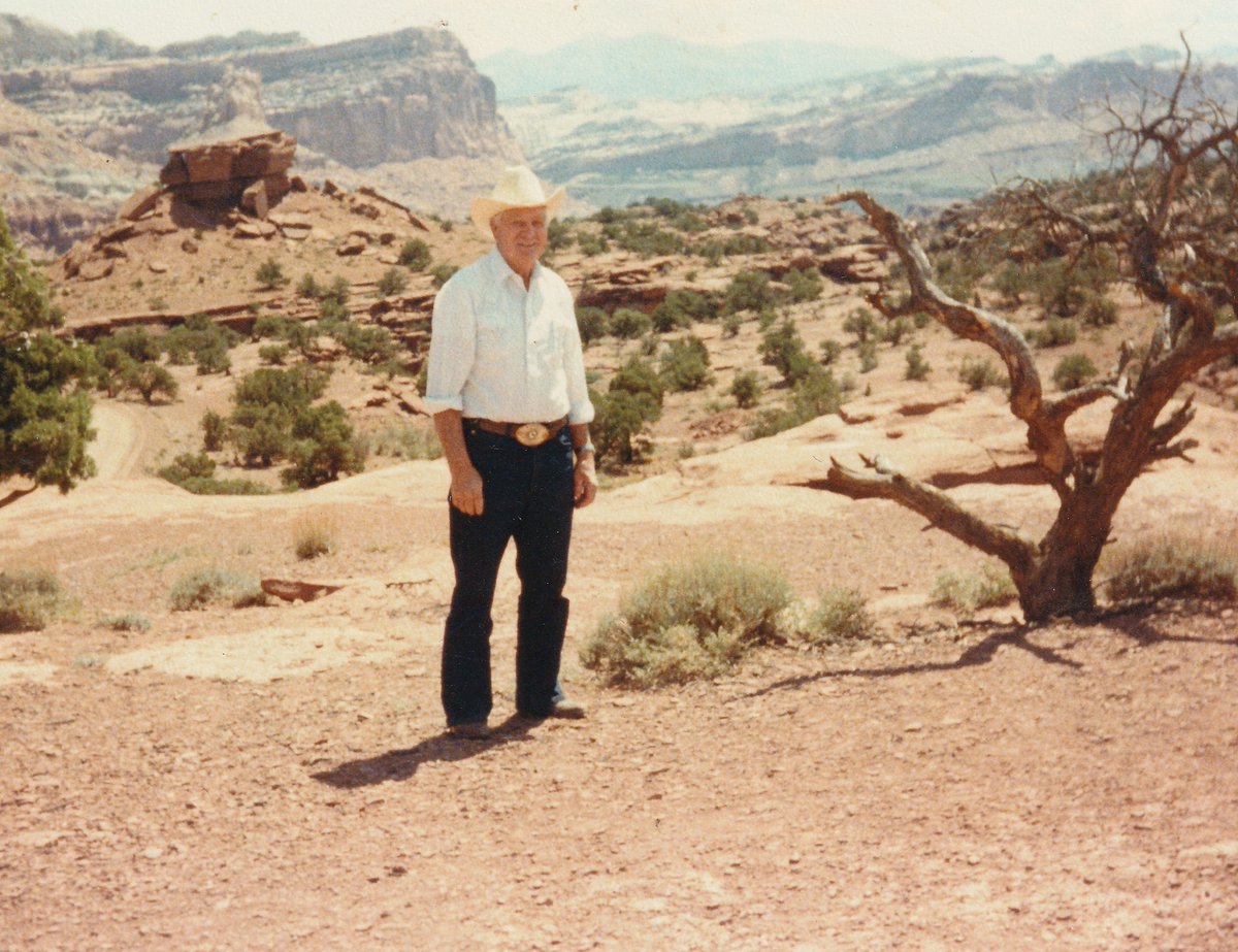 shansmusic's tweet photo. Grandpa Ogden, keeping it classic at the Grand Canyon. 🤠✨
#VintageVibes #TheGoodOldDays #BackInTheDay #Cowboy https://t.co/Pia2kKWuqL