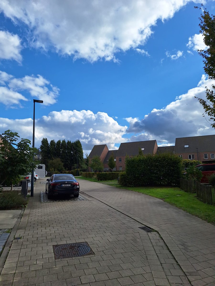 Hiippa_'s tweet photo. &amp; CLOUDS ! I LOVE CLOUDS 
omg perfect for watercolor journal o_o

ouff i miss tweeting nonstop ;---; https://t.co/EZodvD8knh