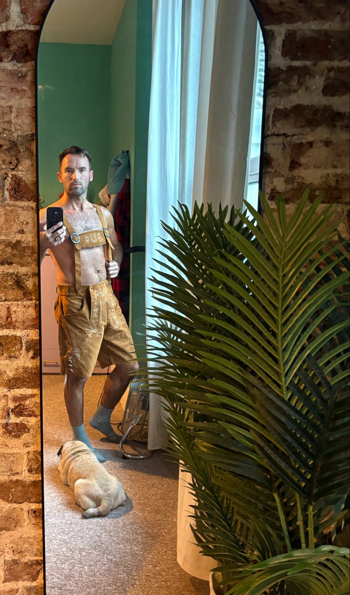 AdamCeramic's tweet photo. Slayderhosen 🍻 just a few alterations and now we’re Octoberfest ready @danmakeystuff #lederhosen #gay https://t.co/zVYoTBi3wu