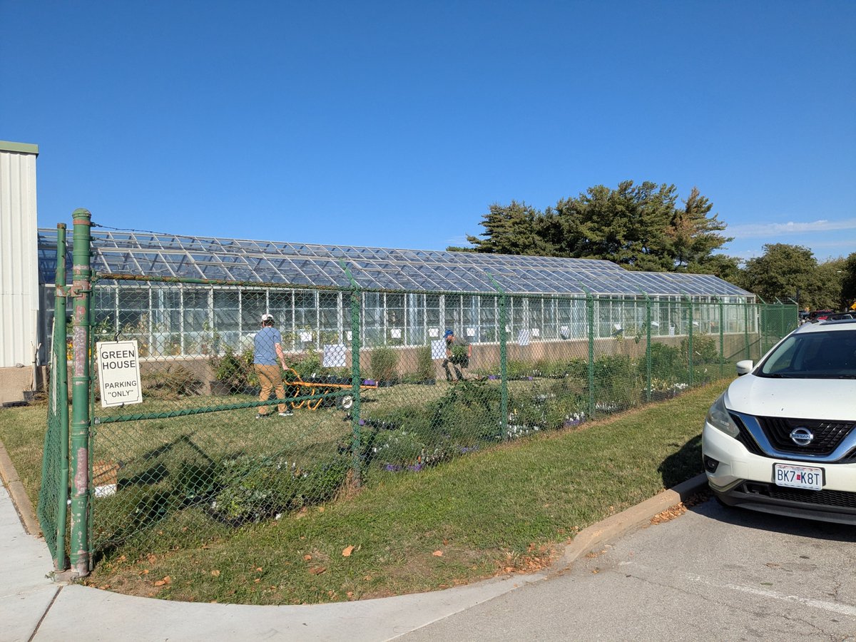 STLpubLibrary's tweet photo. Thanks Brightside St. Louis for donating 170 native plants to help beautify the grounds of Cabanne Library. https://t.co/3Xk9i1s19H