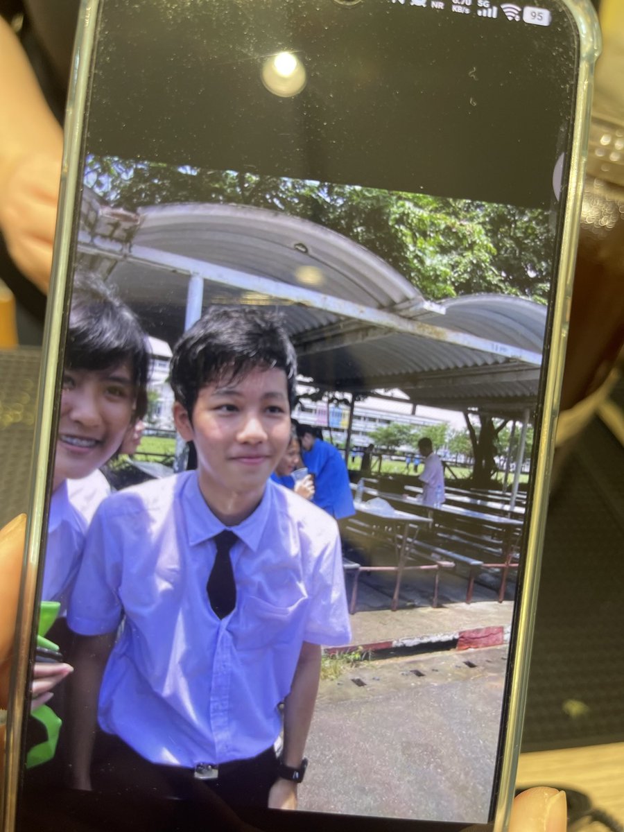 mooyor_yin_war's tweet photo. แล้วจะมีใครเชื่อว่าคนในรูปอยู่มหาลัยแล้ว หน้าเด็ก ตัวเล็ก ขาวจั๊ว เจ้าจิ๋วของอุนแม่ https://t.co/kyJFTBDcjz