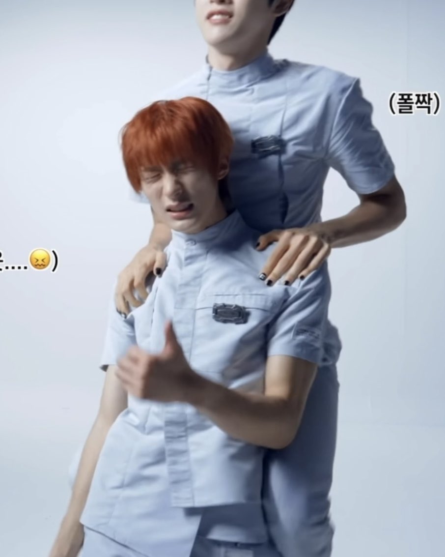 ninihaseyo's tweet photo. ตัวแค่นิ แบกหน่อยก้ไม่ได้ https://t.co/9nRMxsEfKJ