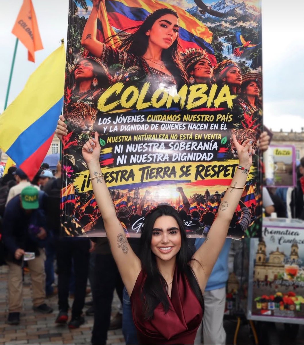 GermanRSenador's tweet photo. No es protesta, son nuestros impuestos. 

Pregunta: 

¿Tiene que ver algo Gabriela Muñoz en su paso por la aerocivil, con los vuelos de la primera dama de Petro? 

Como dijo Revista  Semana: ¿Quién es la jefe de la banda? https://t.co/OVFQ9ERCZl
