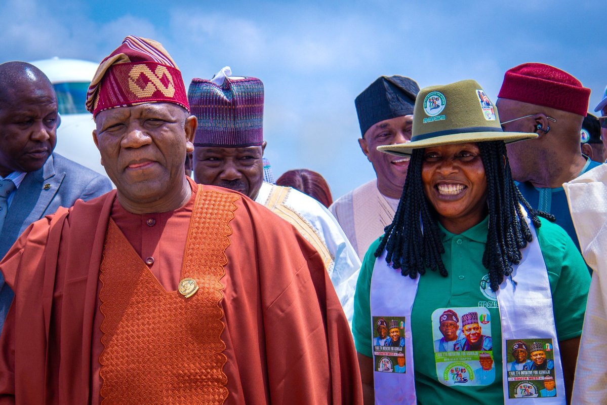 Ayodeji_96's tweet photo. After the inauguration first landing Oyo State.
Agodi emperor your time is up 🤞
#APCPCCInauguration https://t.co/p7Z5Bj6exn