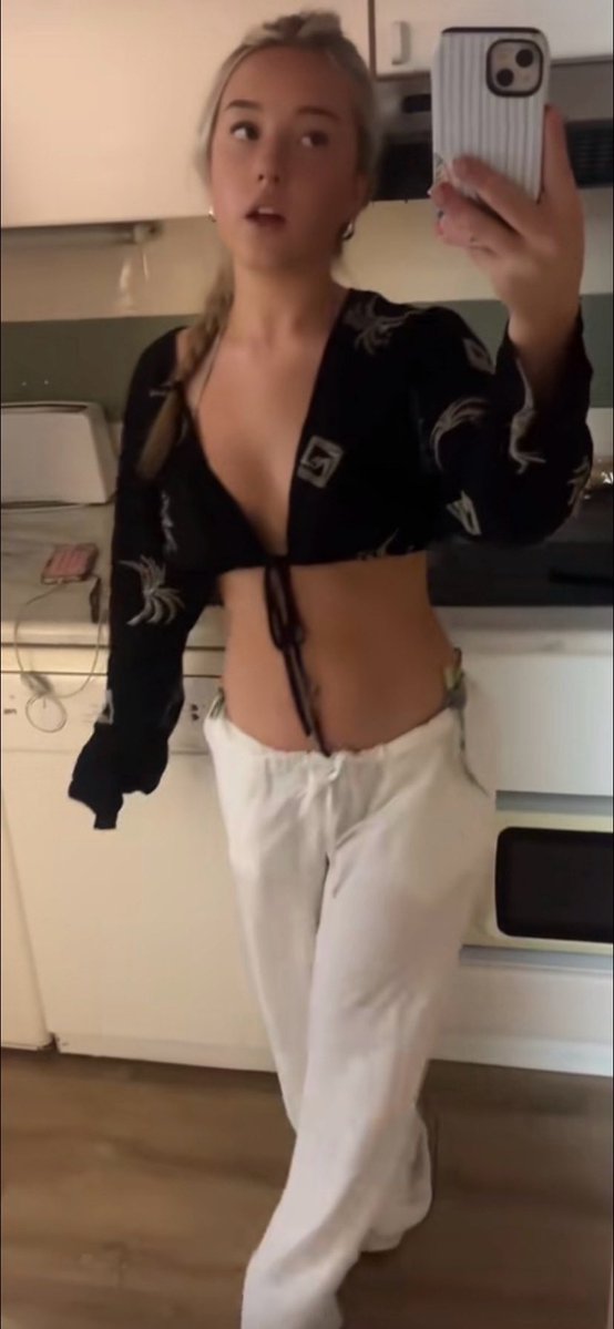 Hazel9u's tweet photo. Suck on my little tits https://t.co/Qa78POeTNd