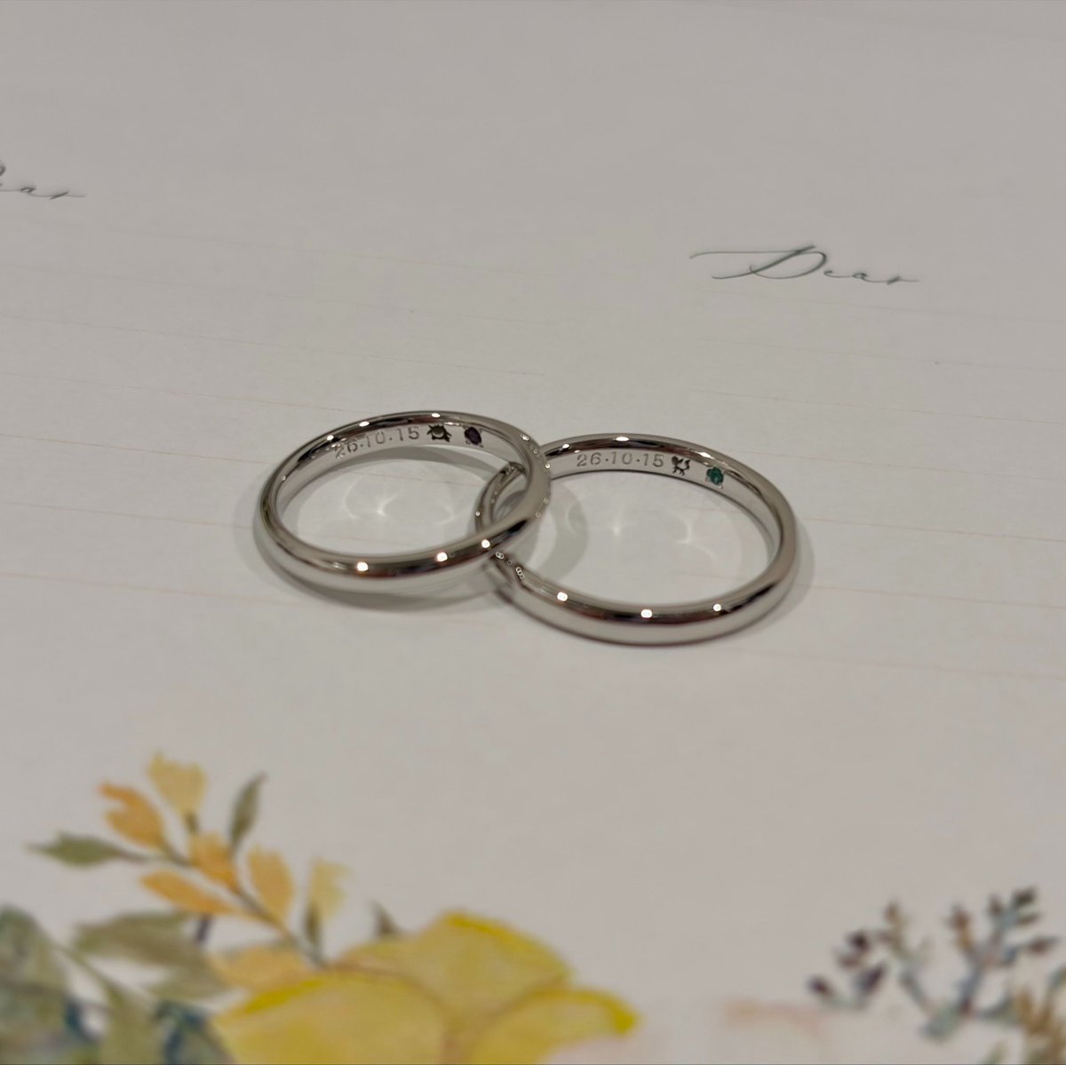 ogen_gen__JP's tweet photo. 2026/10/15
本日結婚しました💍
ポケモンがきっかけで出会い、遠距離も乗り越え夫婦になれてしあわせです💐
リングの刻印にも相棒を💜💚
お互いの誕生石カラーがぴったりという運命！
これからも仲良く楽しく暮らします❤︎ https://t.co/mmSsw6qTYx