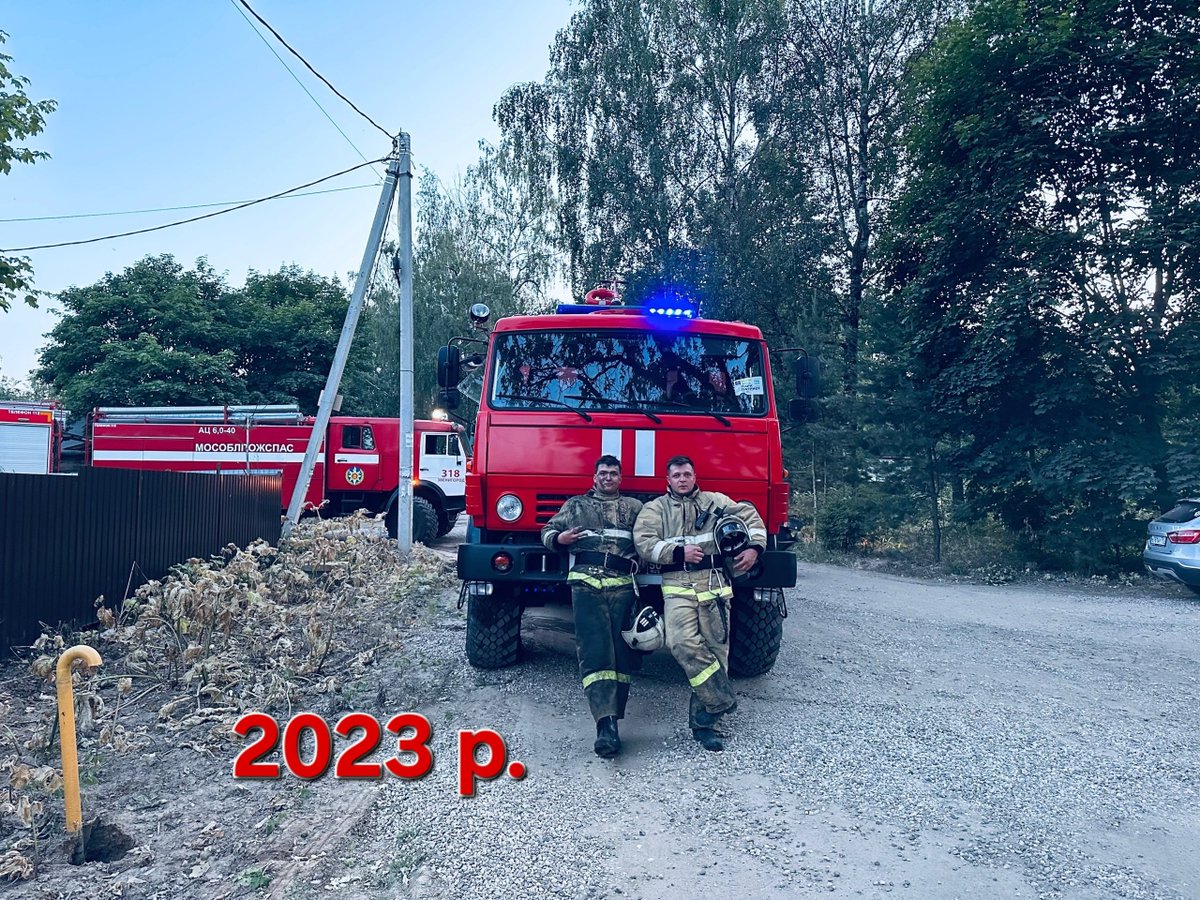 Shtirlitz53's tweet photo. На Дніпропетровщині поховали військовослужбовця російської армії.

​У с. Домоткань Верхньодніпровської громади відбулося поховання Омельченка Александра (16.09.1991 р. н.).

​Цю особу ховали (з легендою) як пожежника-рятувальника, який загинув під час виконання службових обов'язків.

​Тому, на мою думку, у місцевих мешканців не виникало зайвих питань, хоча, за інформацією звідти, частина місцевих усе-таки знала, кого насправді ховають, і промовчала.

​Разом із командою Центру «Миротворець» було встановлено справжню біографію цієї людини, а також проаналізовано його сторінку в соцмережі:

https://t.co/PTzaabno6M

• ​Народився в Республіці Мордовія. Проживав та був зареєстрований у м. Москва та м. Пенза.
• ​У 2017–2019 роках проходив військову службу в ЗС рф.
• ​У 2022–2023 роках працював пожежником у МНС м. Москва.
• ​У 2024–2026 роках проходив військову службу в ЗС рф, що також підтверджується фотографіями у військовій формі вказаного періоду.
​Загинув 13.06.2026 р. Попередньо — під час обстрілу штабу російсько-окупаційних військ. Опізнали за залишками ДНК, кремували і... далі він опинився в Україні.

Батько привіз через Білорусь — Польщу для поховання у с. Домоткань Верхньодніпровської громади.

​На підставі яких документів дали дозвіл на поховання? Органи місцевої влади, поліція, представники місцевої громади, активісти?
​
Скільки ще російських терористів поховано на нашій українській землі поряд із нашими Героями?

​Питань більше, ніж відповідей.

​Сподіваюся почути на це відповіді.

​https://t.co/jHGSCIcpXS