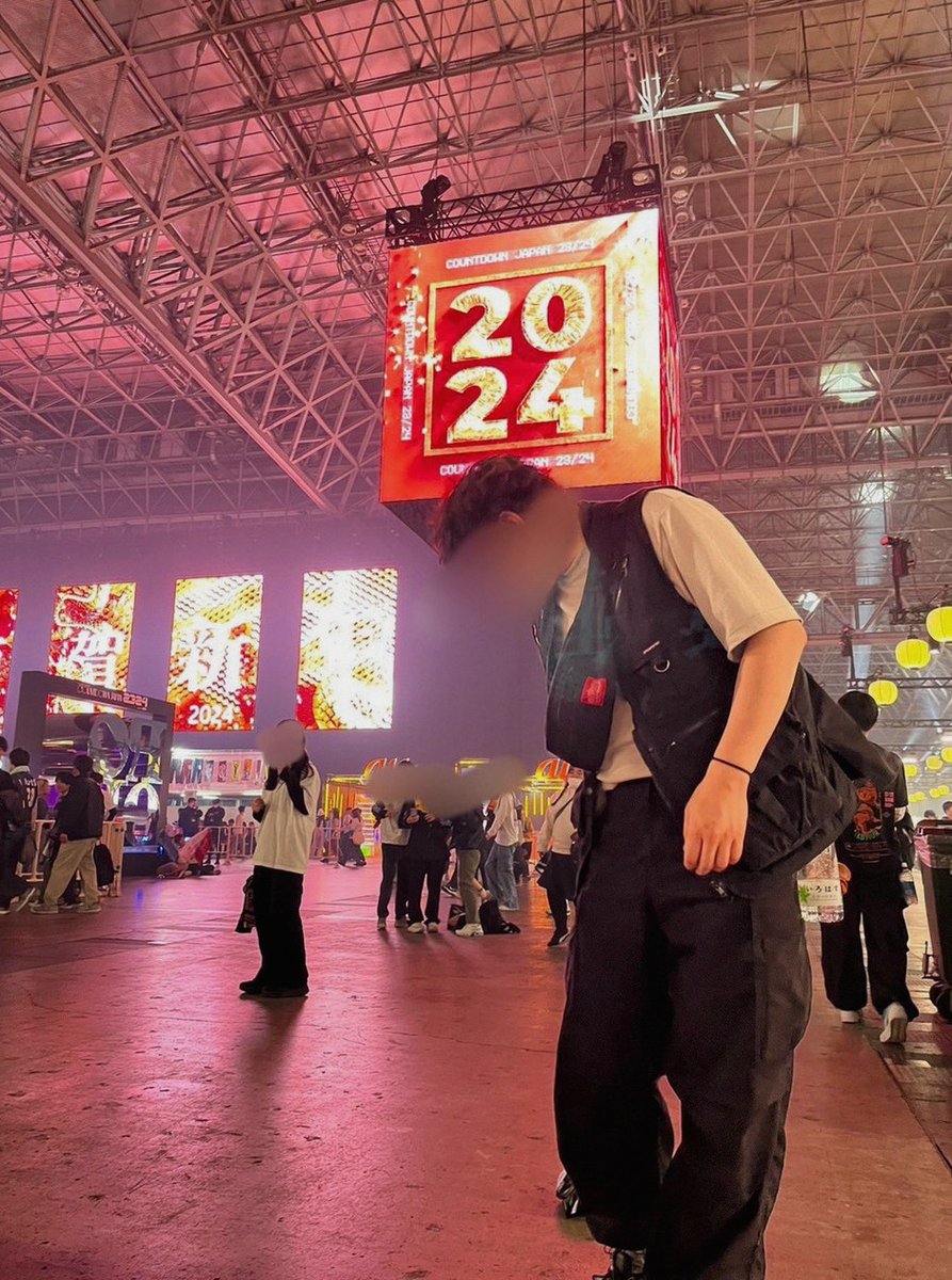 AshleyBardol7's tweet photo. 地球の反対側から愛を叫ぶ！ってなんかエモいと思ってたけどほんとに自分がすると思わなかった
今日もふたばだけだった！だいすきですおやすみ
ライブがんばってね‼️ https://t.co/AiejyjHX2H