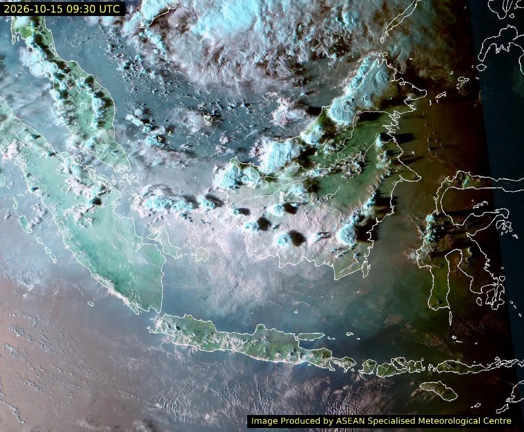 whiterosestea's tweet photo. Temen-temen stay safe semuanya yaa 🙏🏻

Berdasarkan informasi dari citra satelit Himawari-9, asap kebakaran hutan dan lahan di Kalimantan terpantau bergerak ke arah Jawa Barat dan Jakarta. Ada kemungkinan asap mencapai wilayah Jawa Barat malam ini https://t.co/hERBhTve43