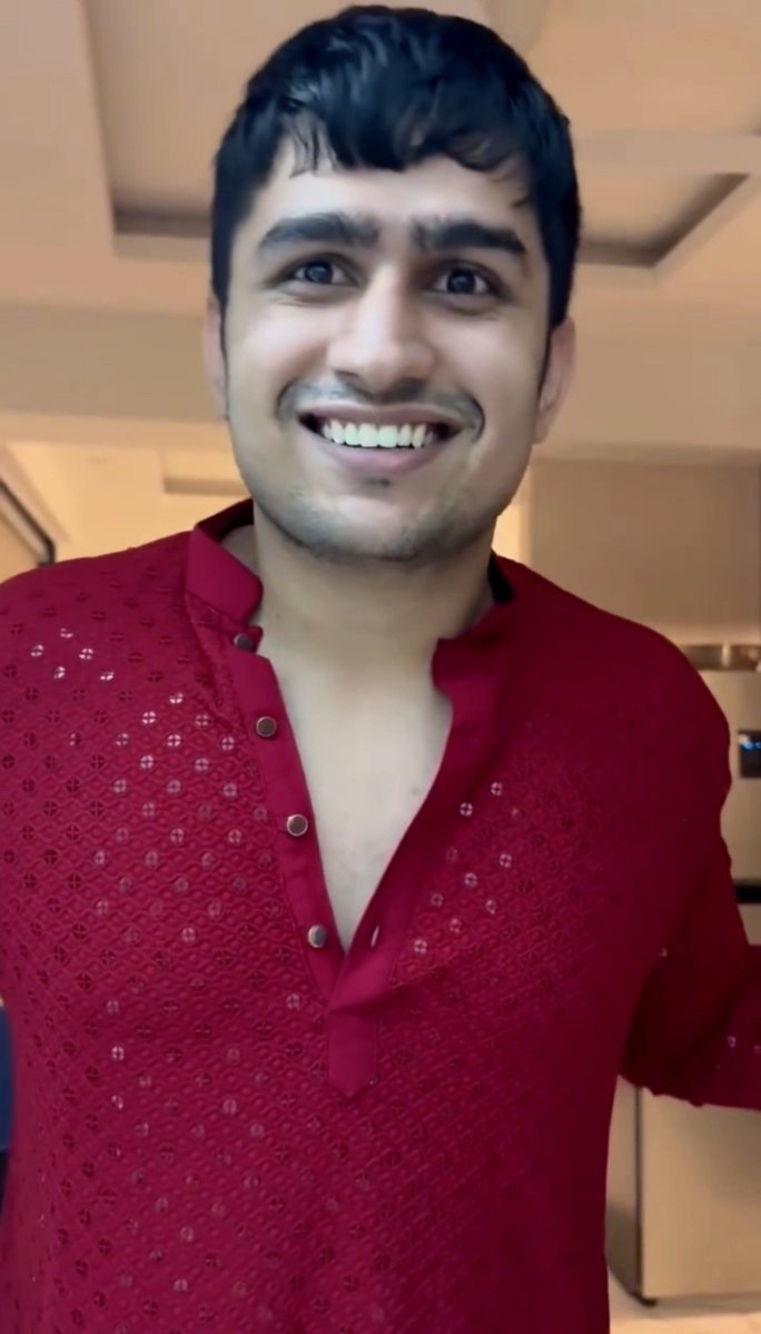 OyeMisty's tweet photo. See You soon Nakul Dhull !

Gullu is a very sweet guy. He has always been a fanboy of Nakul Dhull.

Nakul Dhull will meet him on Bigg Boss Weekend Ka Vaar.

The time is coming when the celebrations of all the housemates will turn into sadness.

After Nakul Dhull's exit from Bigg Boss, the way the housemates have been backbiting about him is all the proof Salman Khan needs to see that the mistake wasn't even that big, yet the housemates made it a huge issue.

Thousands of such fights have happened on Bigg Boss before. In this case, it was just pushing and shoving.

The wait is going to be over very soon!