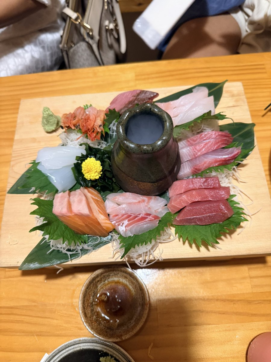 NANALADYvy's tweet photo. 今日は美味しいものをいっぱい食べて幸せ〜🥰💕
お刺身もお肉も最高でした😋✨

みんなはお刺身とお肉、どっちが好き？❤️

#グルメ #美味しいもの好き #幸せな時間 https://t.co/09SXbSl0CK