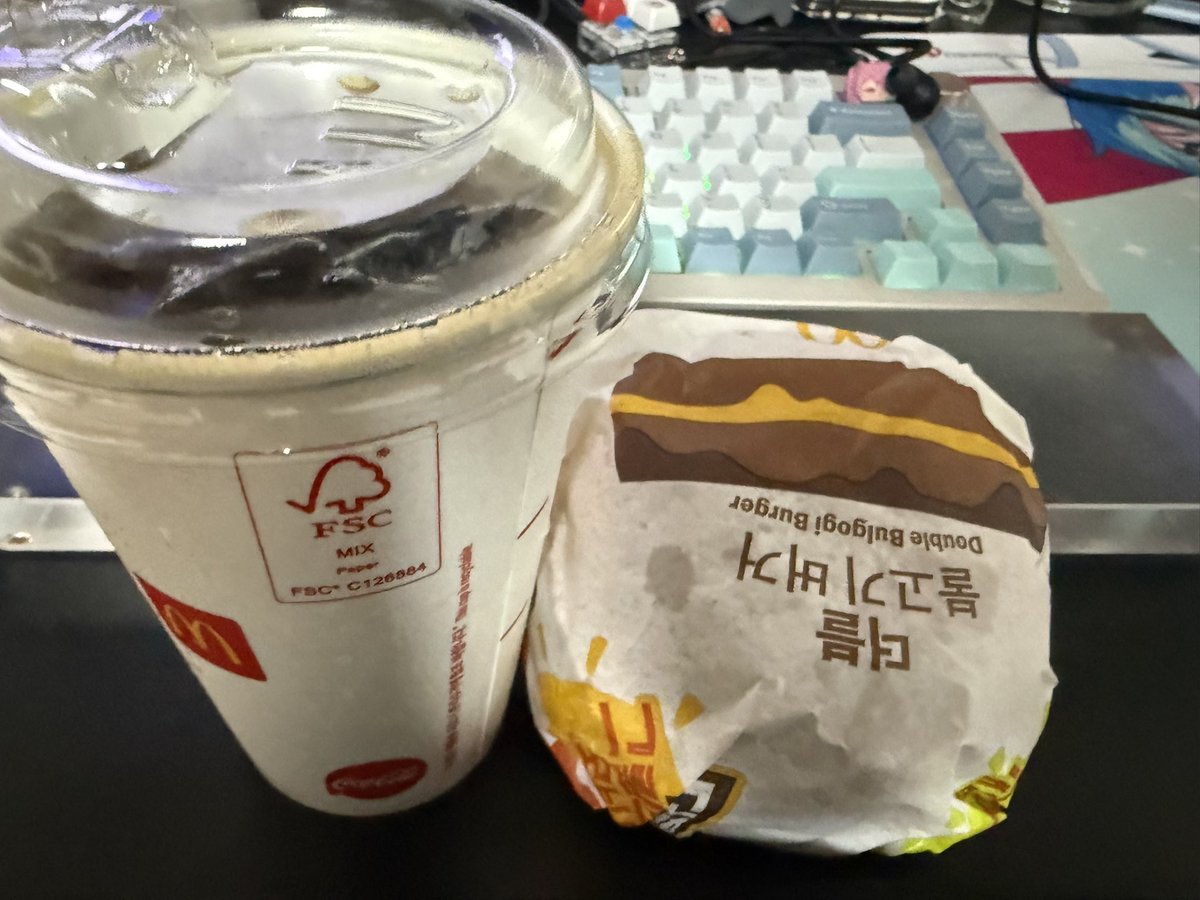ayabe_ppn's tweet photo. 야식한그릇 https://t.co/ZaTgFA2wbT