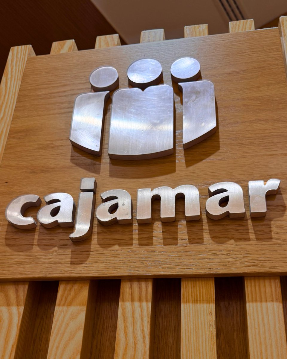 BinterNightRun's tweet photo. 💚En la #BinterNightRun nos gusta contar con colaboradores que comparten nuestro compromiso con las personas y el territorio.

El próximo 7 de noviembre, @Cajamar nos acompaña en #LasPalmasDeGranCanaria, apoyando el deporte y los hábitos de vida saludables. https://t.co/NXGBJj7PwQ