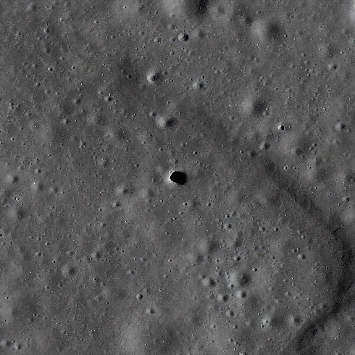 JCNVXXX777's tweet photo. Full HD filtering &amp; contrast analysis via my "8D Electrostatic Universe Theory" software on Pydroid (Airplane Mode). 📱⚡
Look closely at the details, fine structures, and small craters. High-speed local processing (0.X sec) revealing hidden definition.
#Astronomy #Python https://t.co/IAvHuGaT2I