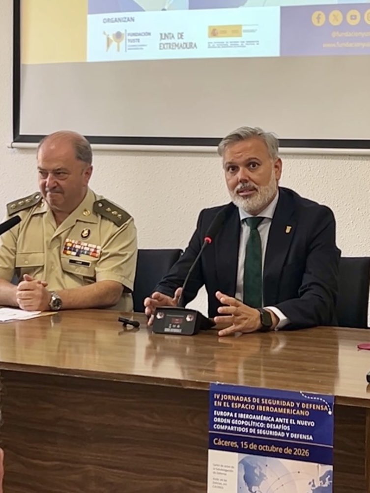 fundacionyuste's tweet photo. ✅ “El encuentro ha sido un éxito gracias a la combinación de perspectiva política, académica y militar, lo que ha permitido acercarnos a la Seguridad y Defensa desde una visión más neutra”. 

Con estas palabras, el director de la Fundación Yuste, Fernando Pizarro, acompañado por el coronel Vicente Lunar Bravo, ha clausurado las IV Jornadas de Seguridad y Defensa celebradas en la Subdelegación de Defensa, en Cáceres.

#SeguridadYDefensa #CulturaDeDefensa #FundaciónYuste #Iberoamérica #MinisterioDeDefensa #UEx

@presidenciaEXT 
@exteriorEXT 
@PabloHurtadoEXT 
@fernandopgp 
@fundacionyuste
@defensagob

🌐 https://t.co/eG8CSf2jsC
